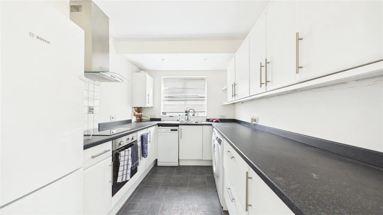 All Saints Road, Lightwater, GU18, photo 4
