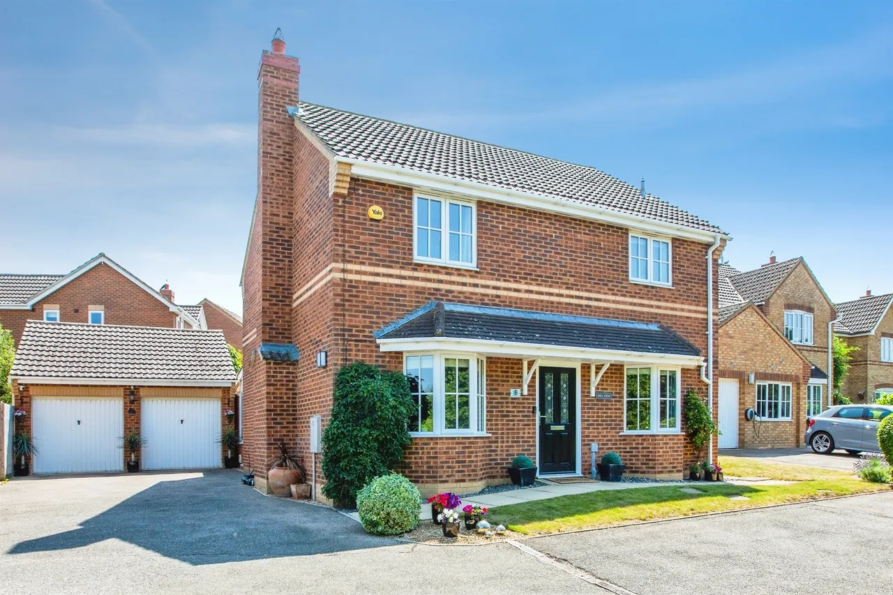 4 bed house for sale — Hut Field Lane, Papworth Everard, Cambridge