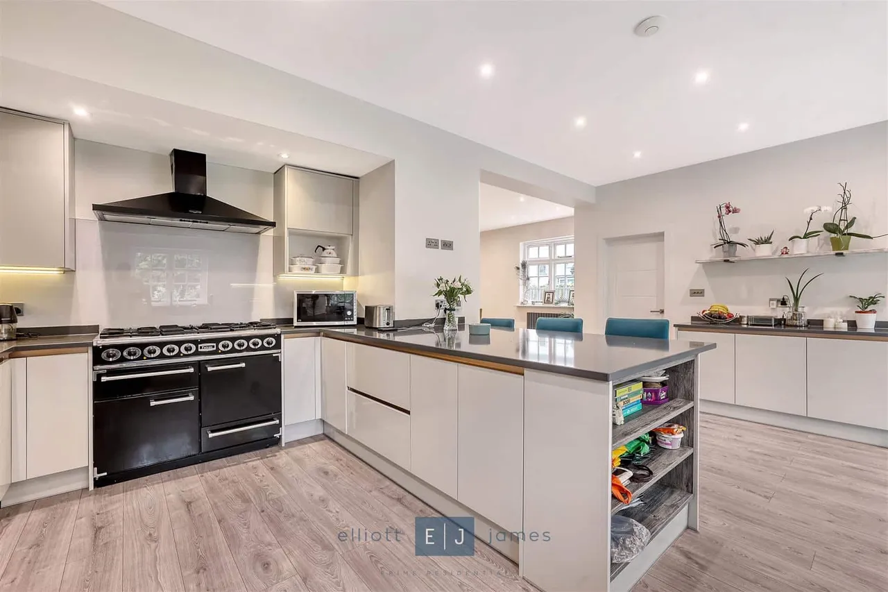 The Drive, Loughton, photo 7