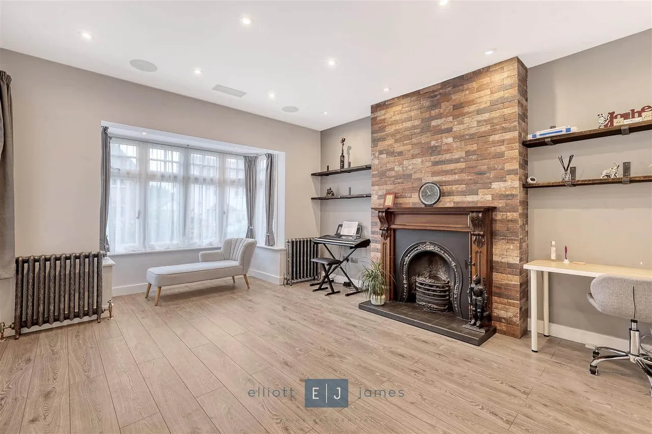 The Drive, Loughton, photo 3