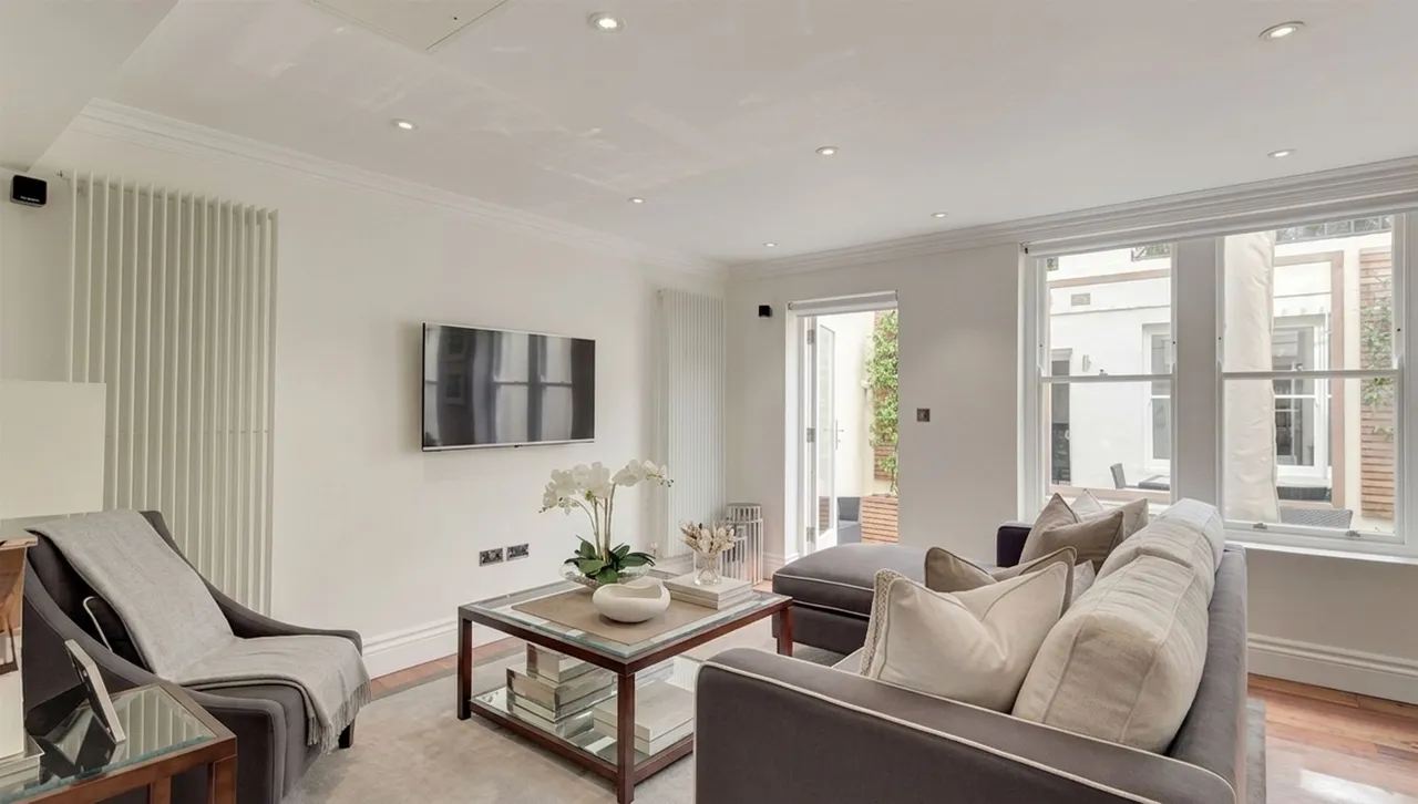 2 bed flat to rent, Kensington Gardens Square, London, W2