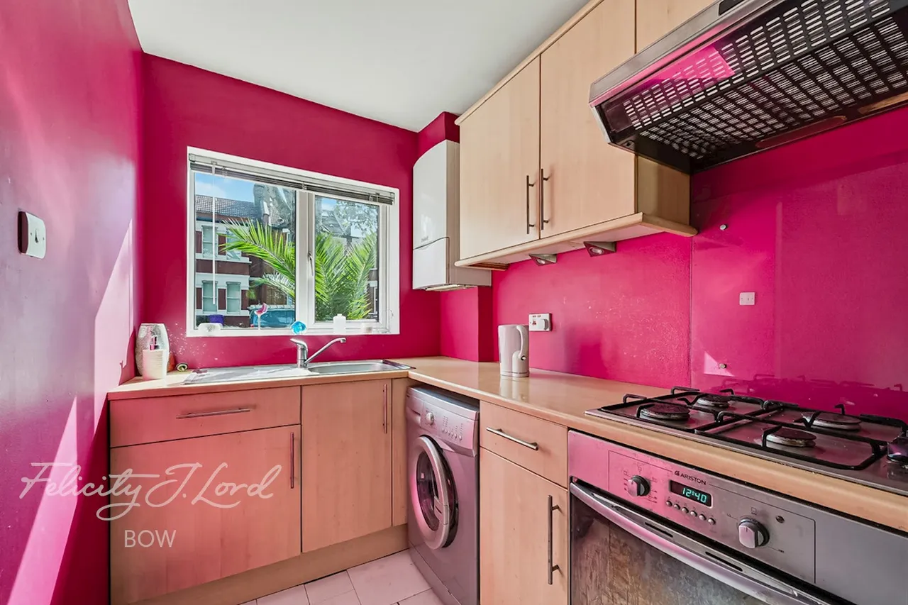 Wrexham Road, London, photo 6