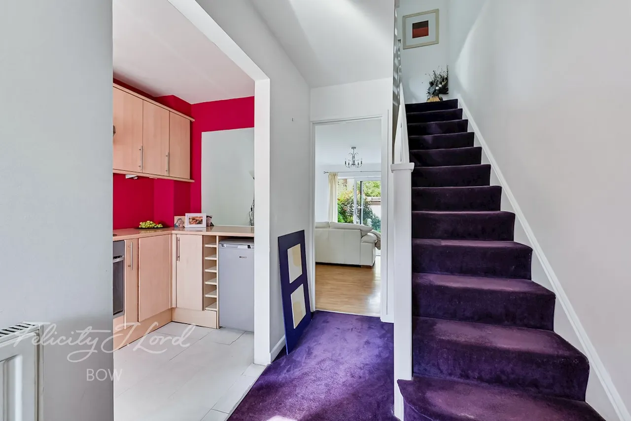 Wrexham Road, London, photo 11