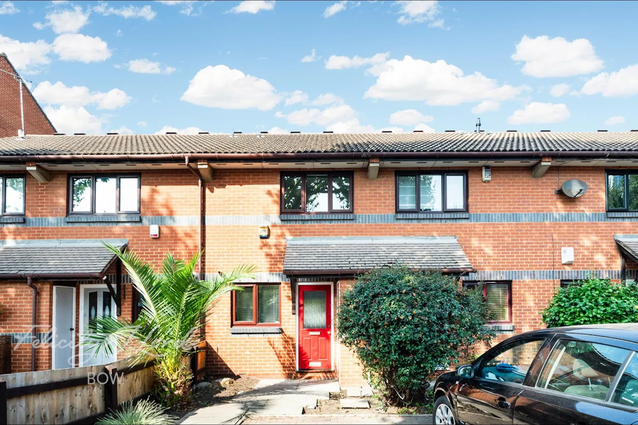 2 bed house for sale, Wrexham Road, London