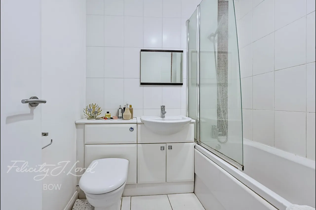 Wrexham Road, London, photo 9