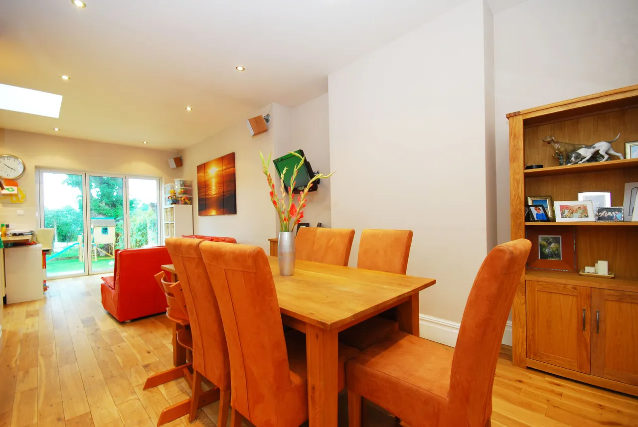 77 Queens Avenue, London, photo 3