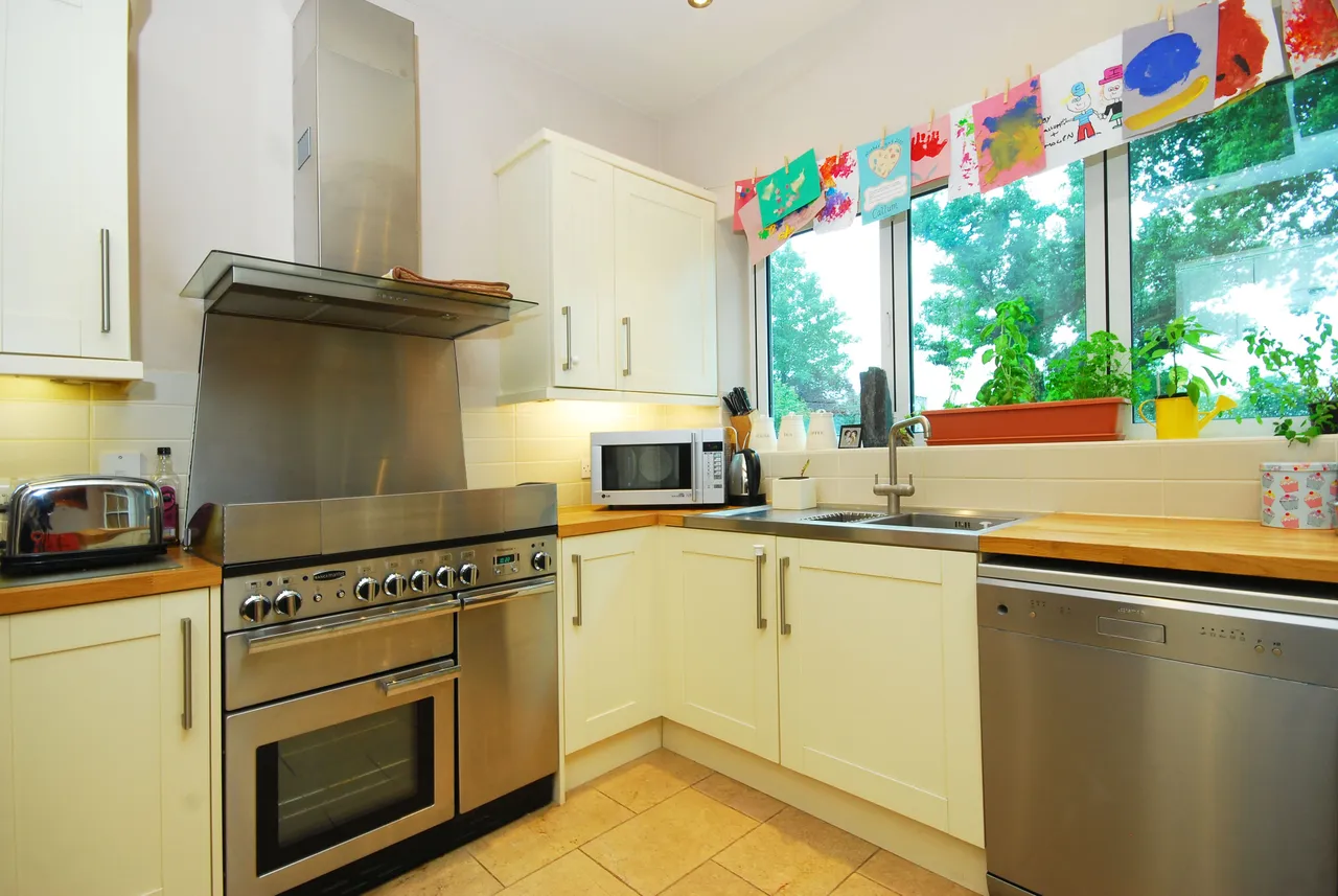 77 Queens Avenue, London, photo 4