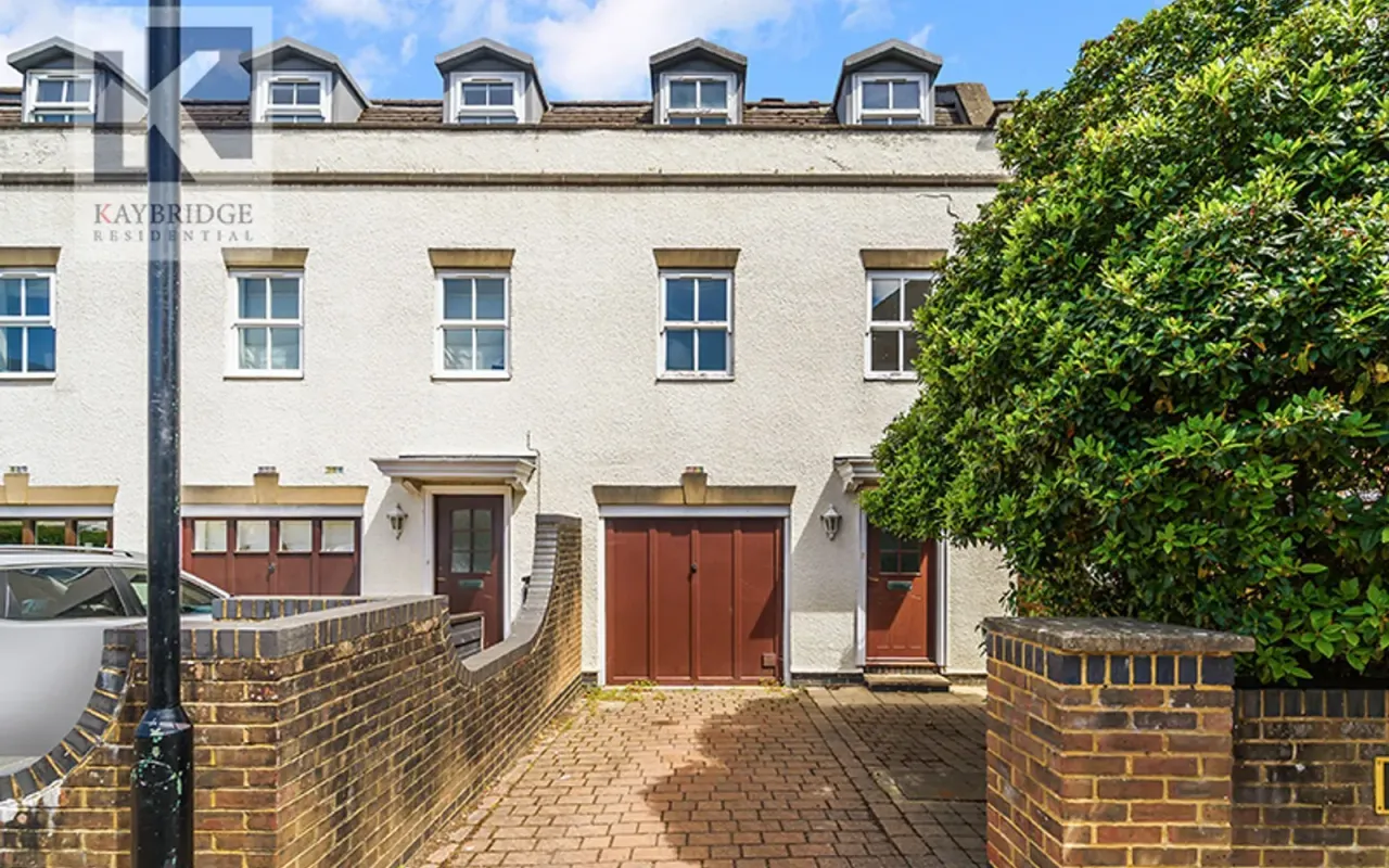 4 bed property for sale — Mill View Close, Ewell, KT17