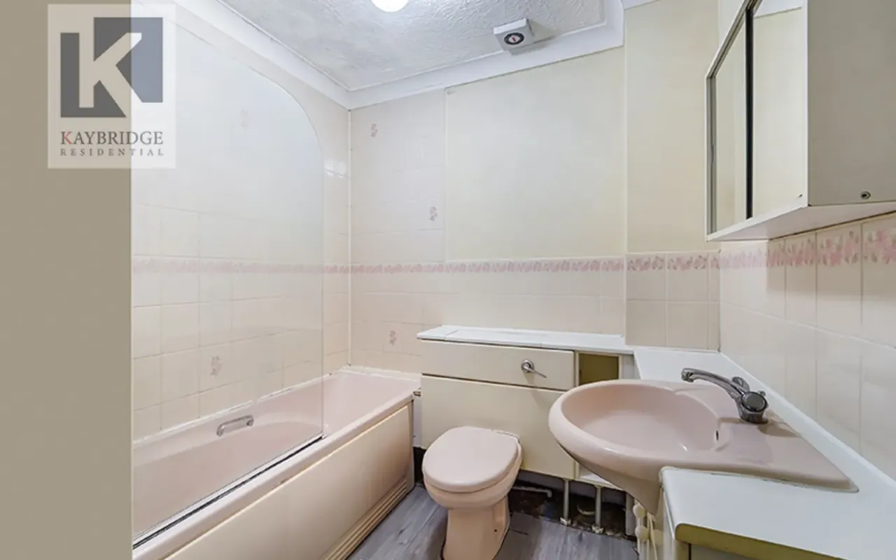 Mill View Close, Ewell, KT17, photo 11