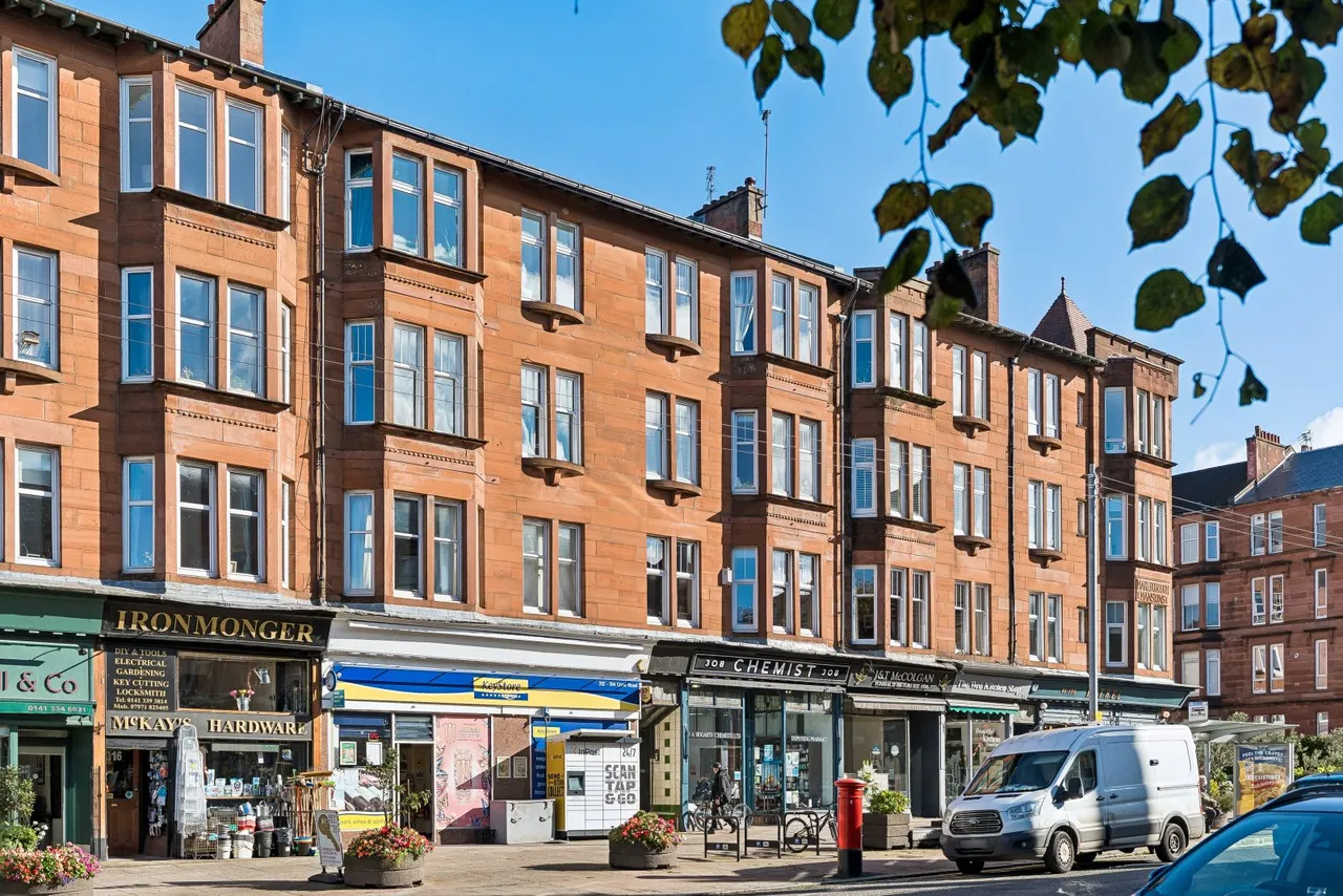 2 bed flat for sale, Crow Road, Broomhill, G11