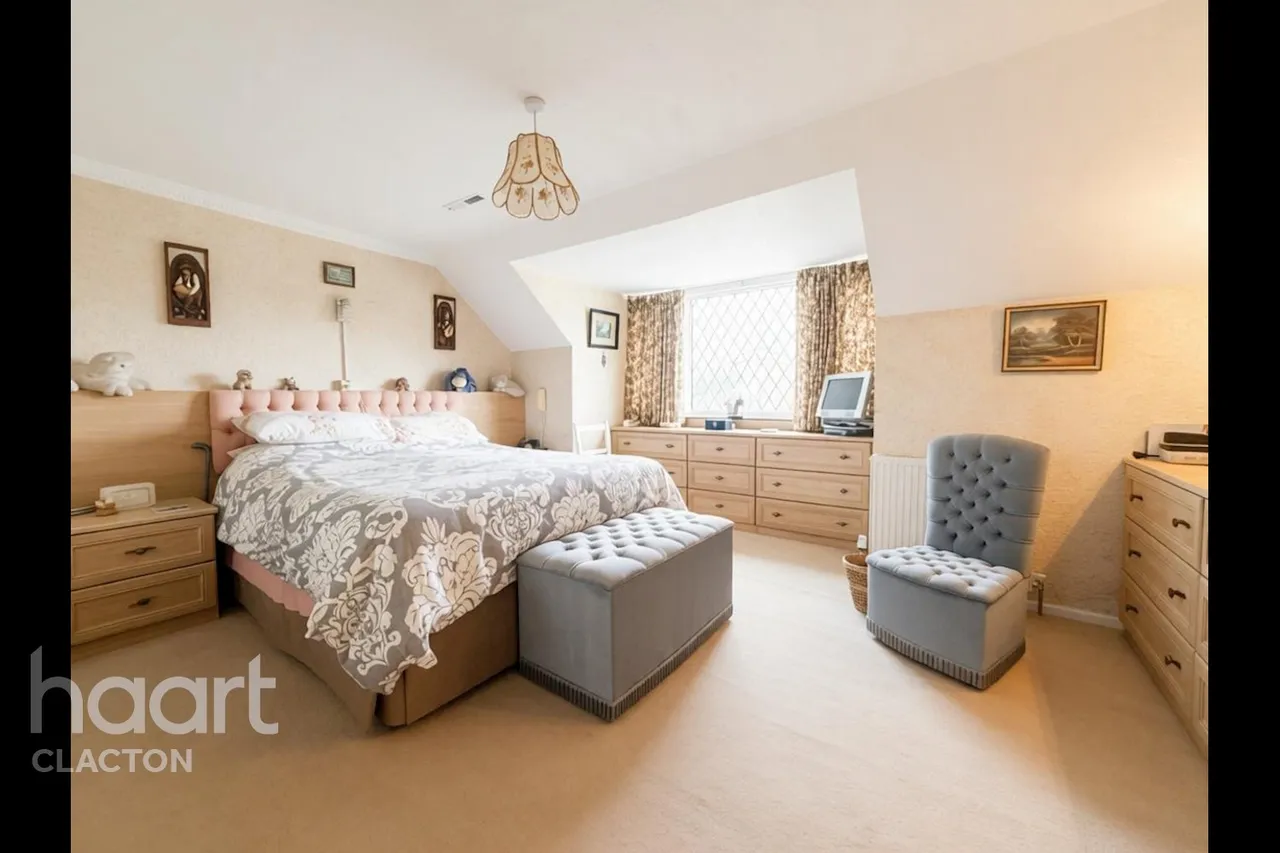 Jaywick Lane, Clacton-On-Sea, CO15, photo 11