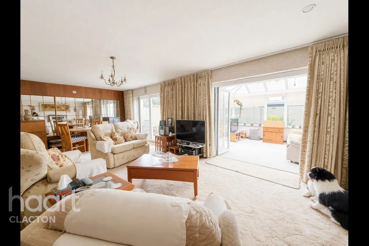 Jaywick Lane, Clacton-On-Sea, CO15, photo 2