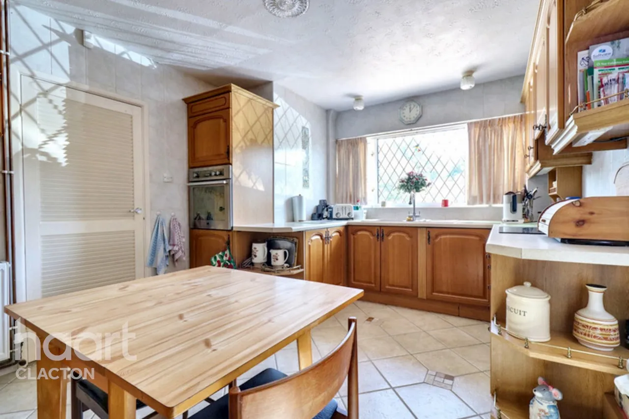 Jaywick Lane, Clacton-On-Sea, CO15, photo 7