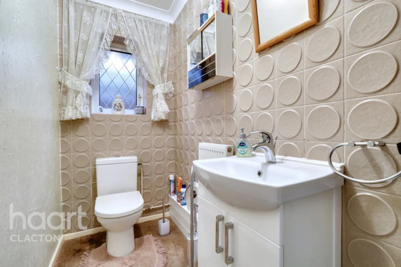 Jaywick Lane, Clacton-On-Sea, CO15, photo 9