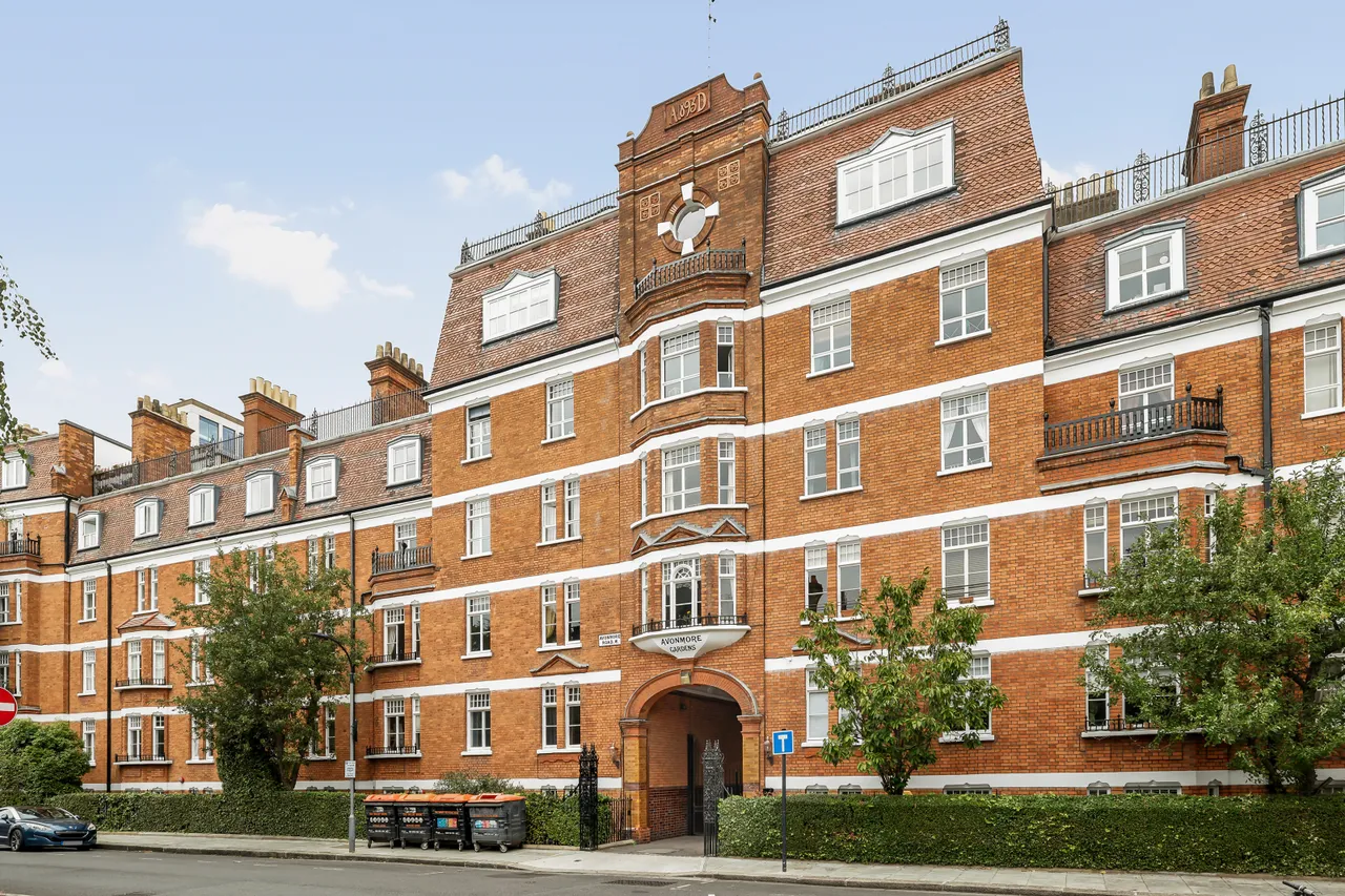 2 bed flat to rent, Avonmore Gardens, West Kensington, W14