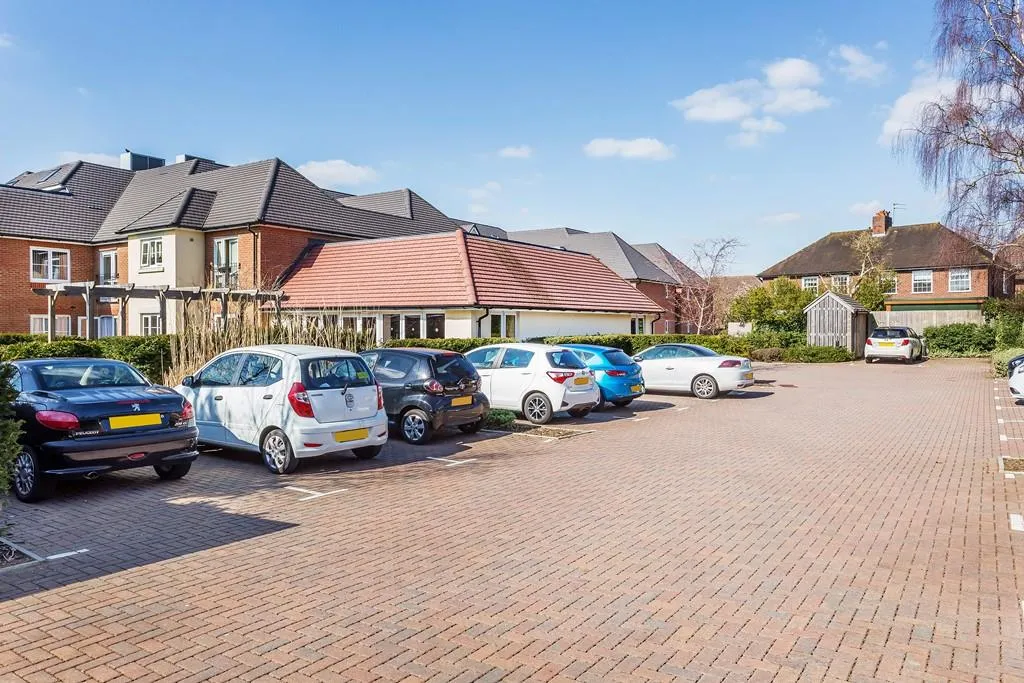 Kingston Avenue, Leatherhead, KT22, photo 7