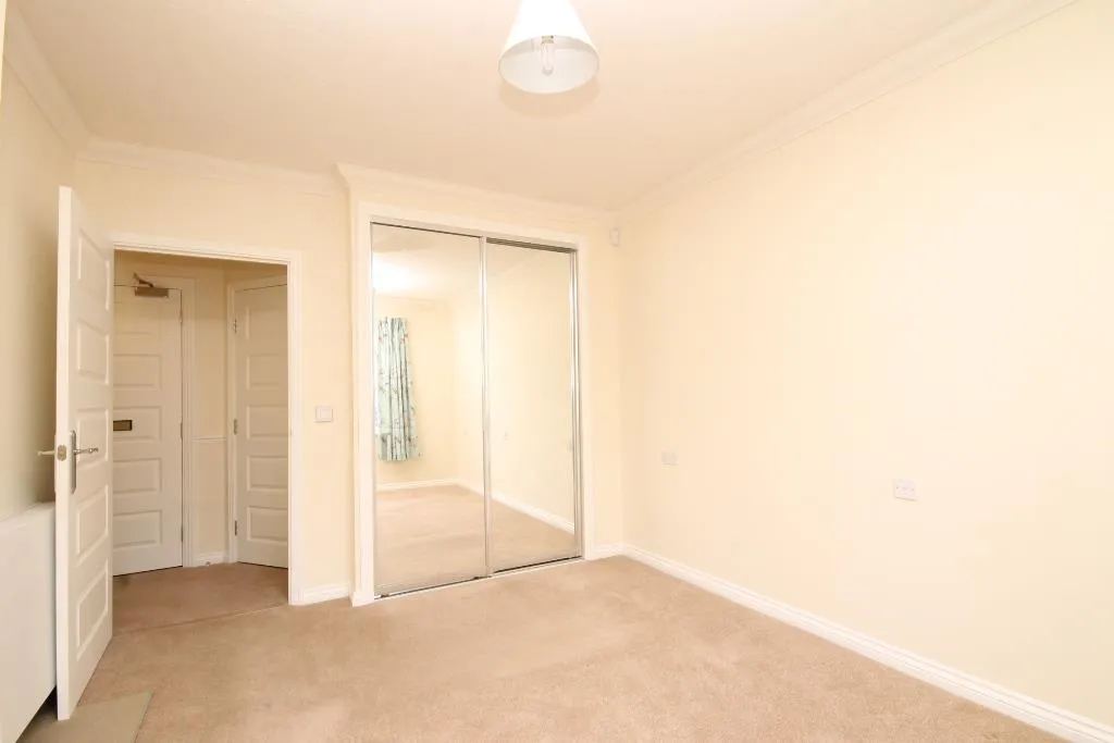 Kingston Avenue, Leatherhead, KT22, photo 5