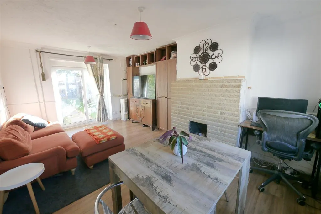 Cortis Avenue, Worthing, BN14, photo 2