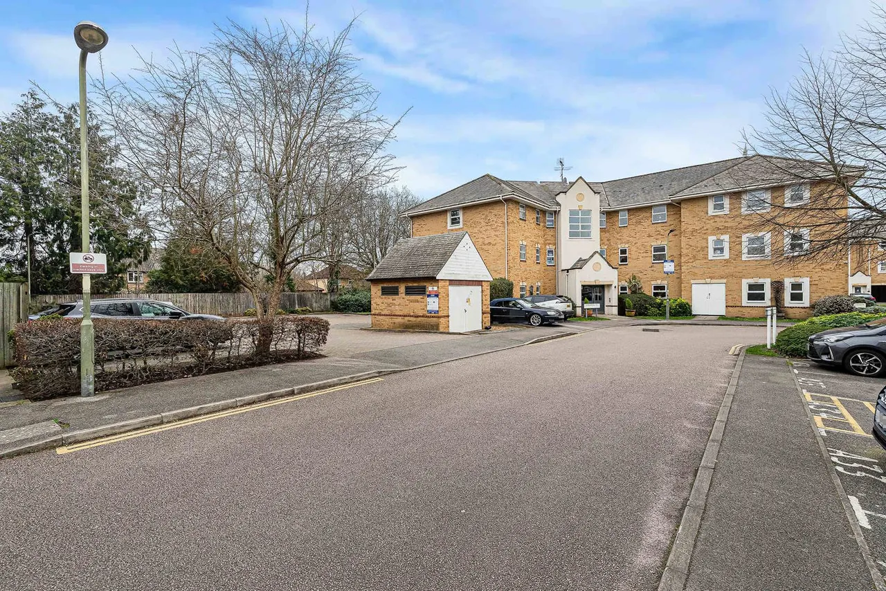 International Way, Sunbury-on-Thames, TW16, photo 8
