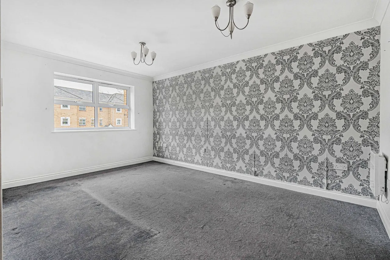International Way, Sunbury-on-Thames, TW16, photo 2