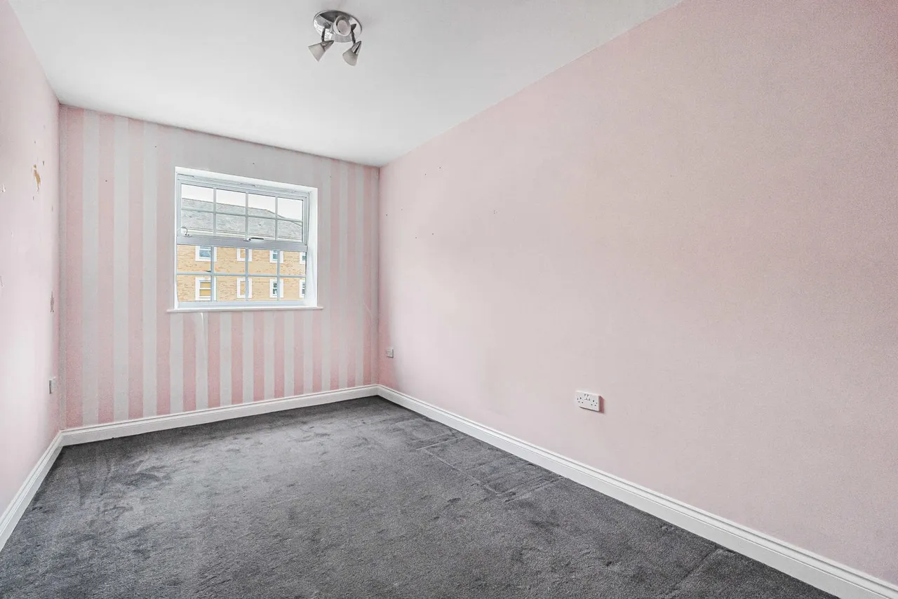 International Way, Sunbury-on-Thames, TW16, photo 5