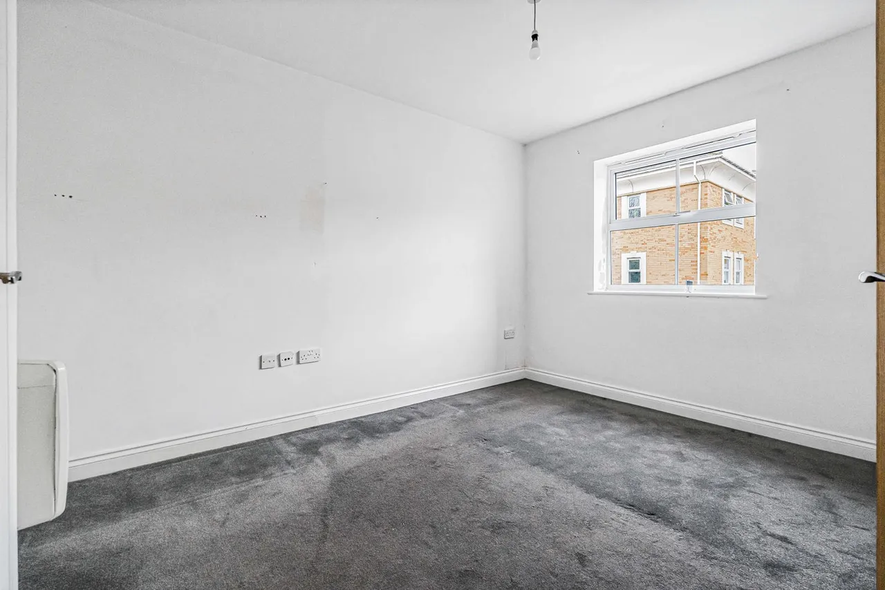 International Way, Sunbury-on-Thames, TW16, photo 4