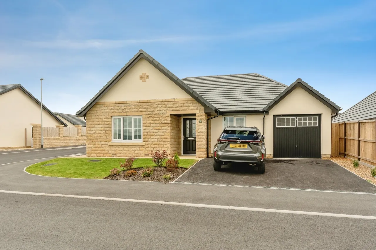 3 bed house for sale — Ribblesdale Avenue, Worsthorne, Burnley, Lancashire, BB10
