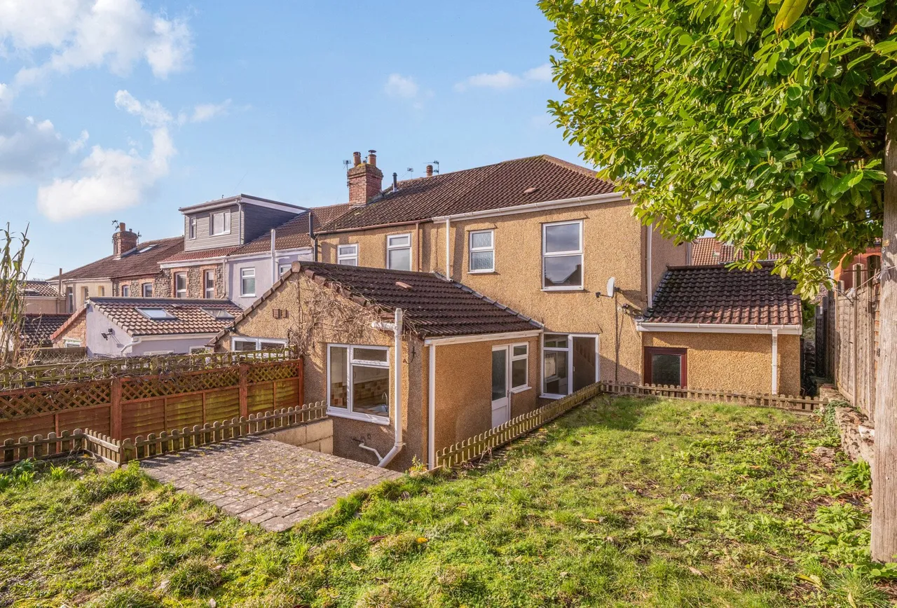 Edgeware Road, South Gloucestershire, Staple Hill, BS16 4LZ, photo 2