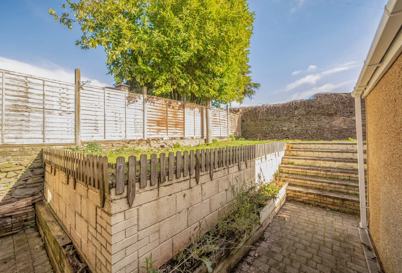Edgeware Road, South Gloucestershire, Staple Hill, BS16 4LZ, photo 20