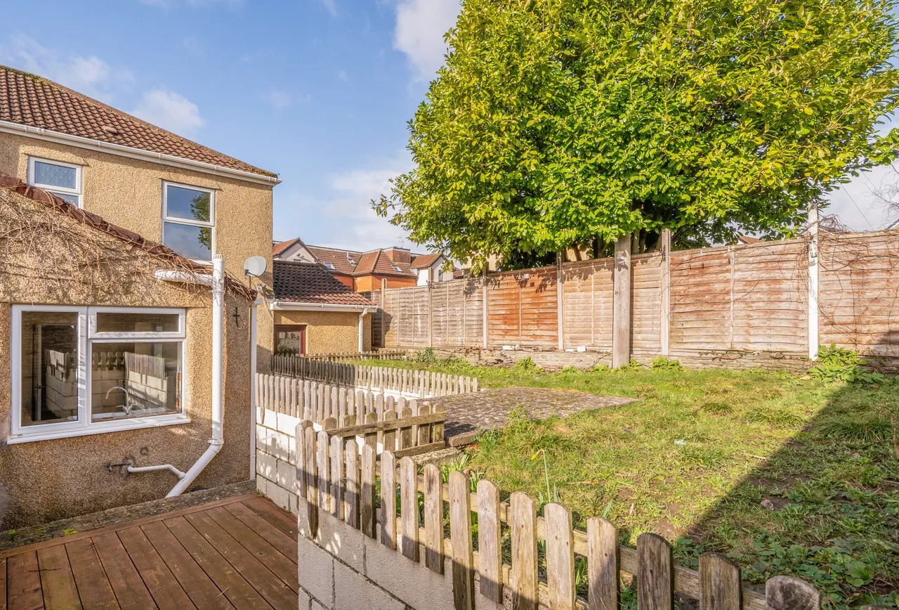 Edgeware Road, South Gloucestershire, Staple Hill, BS16 4LZ, photo 21