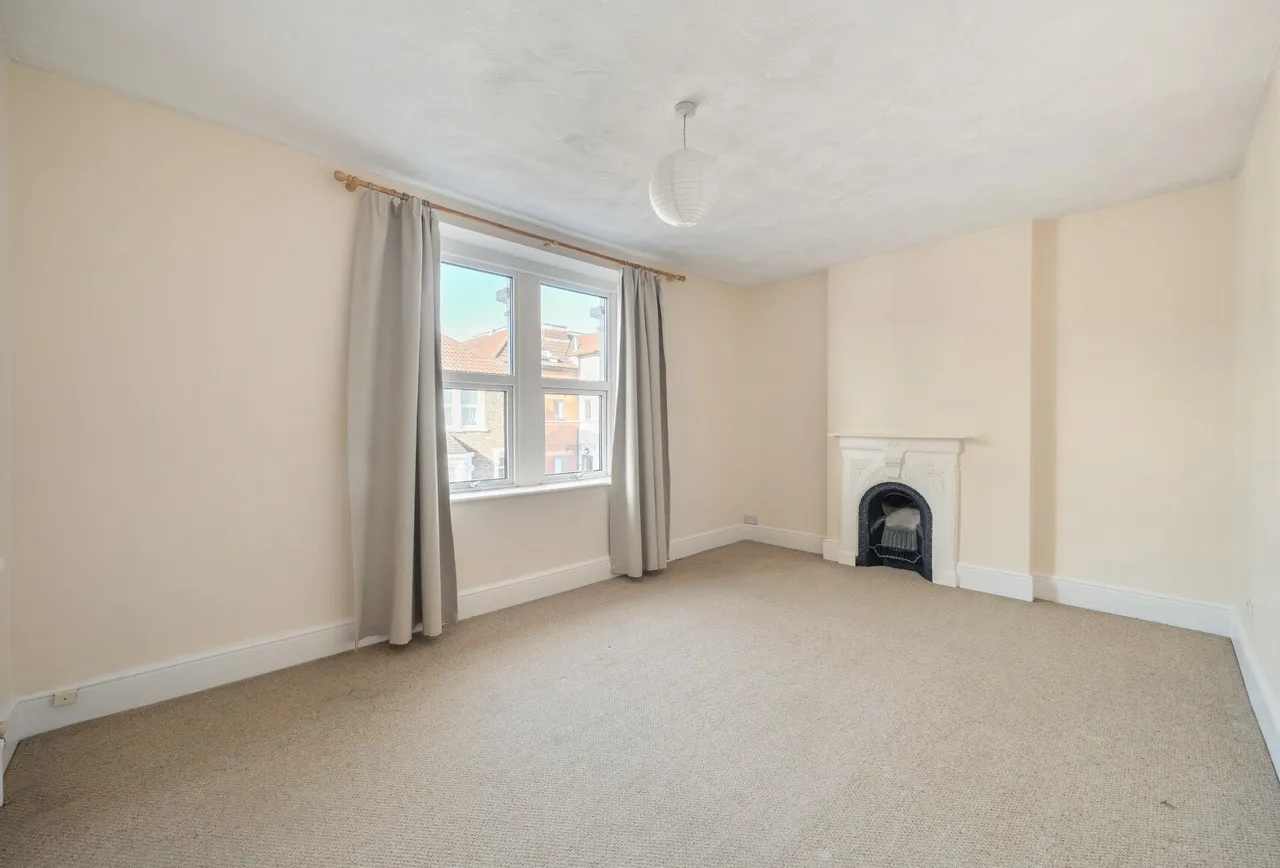 Edgeware Road, South Gloucestershire, Staple Hill, BS16 4LZ, photo 13