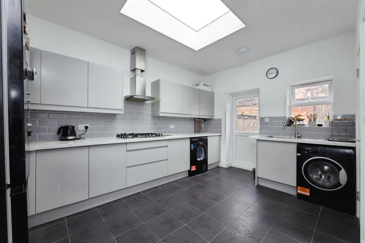 3 bed house for sale, Knotts Green Road, London, E10