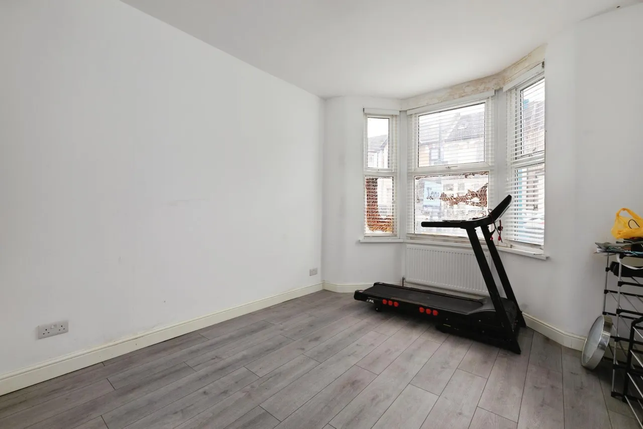 Knotts Green Road, London, E10, photo 5