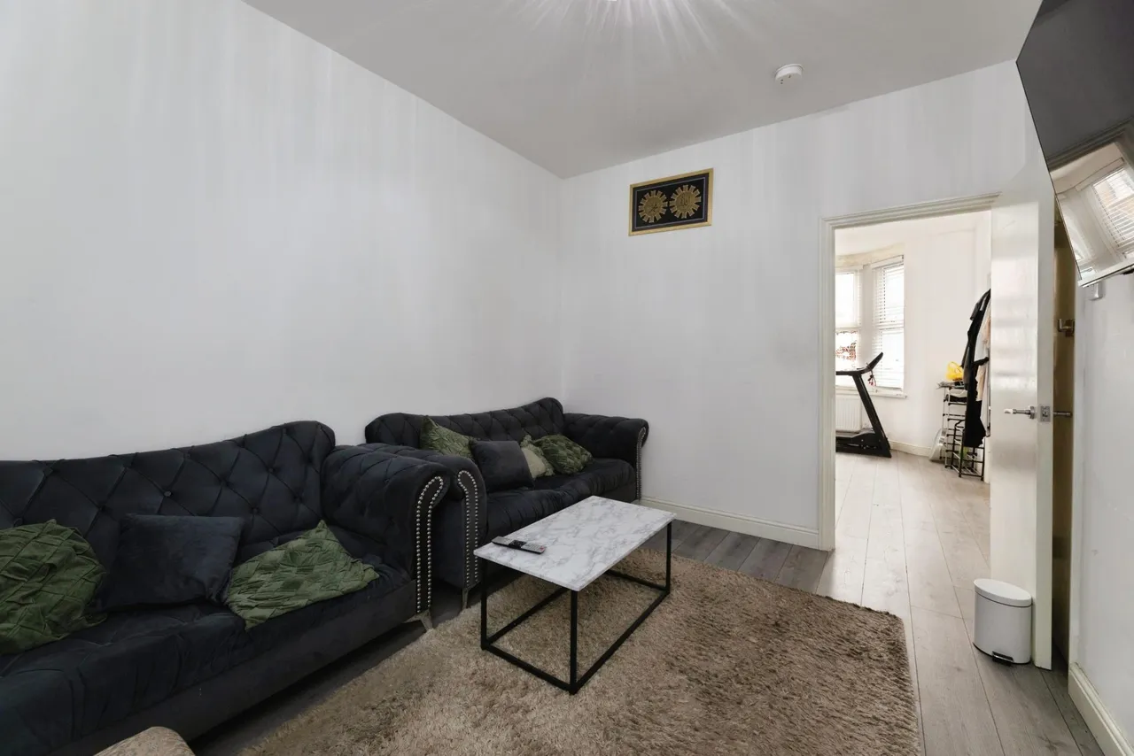 Knotts Green Road, London, E10, photo 9