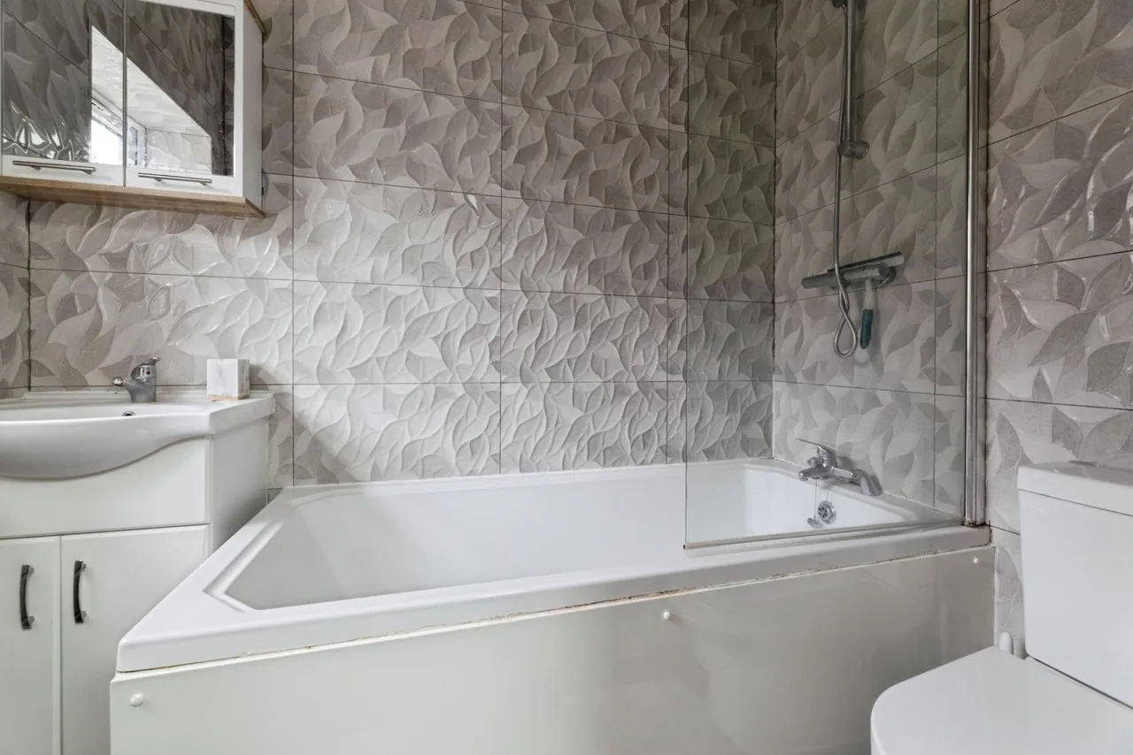 Knotts Green Road, London, E10, photo 10