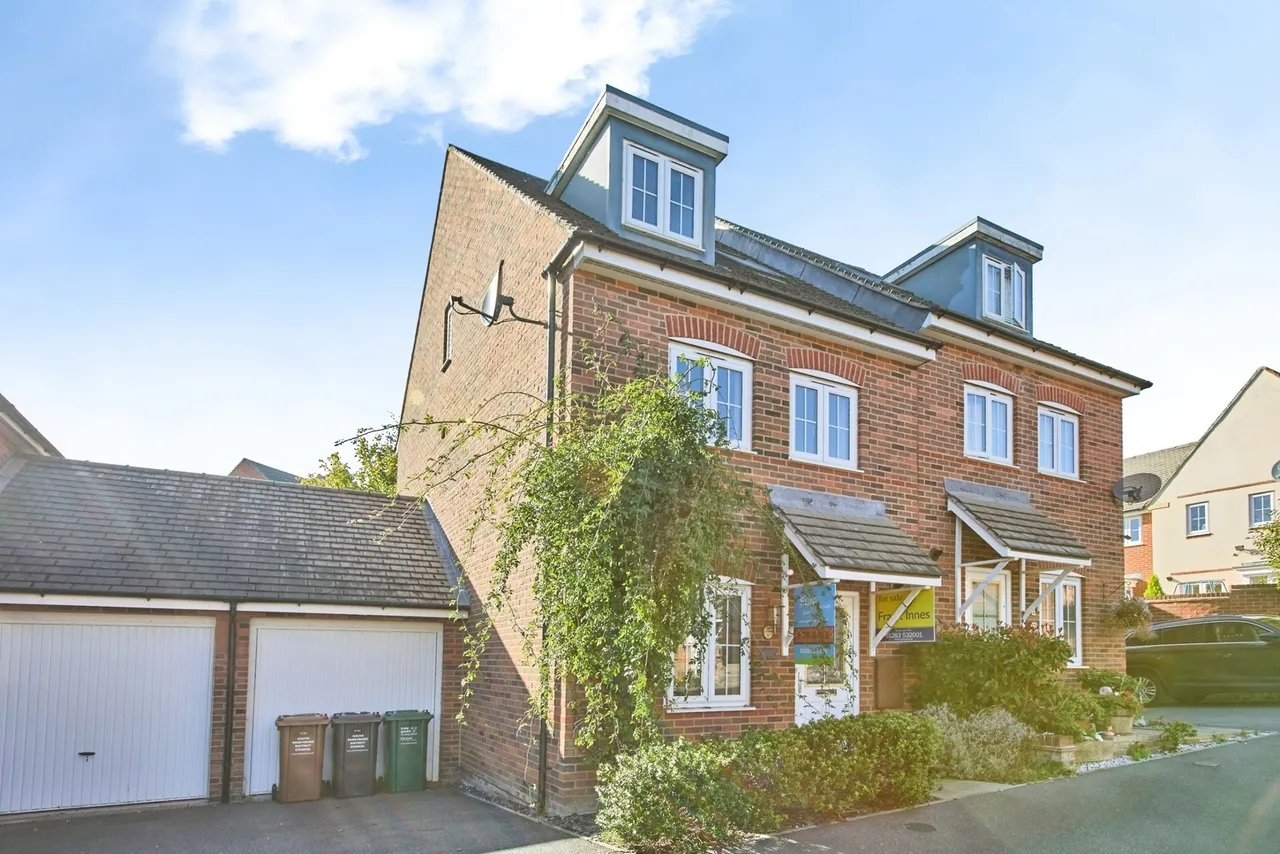 3 bed house for sale, Hope Way, Church Gresley, DE11