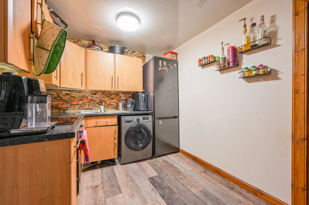 215 Tollgate Road, London, photo 4