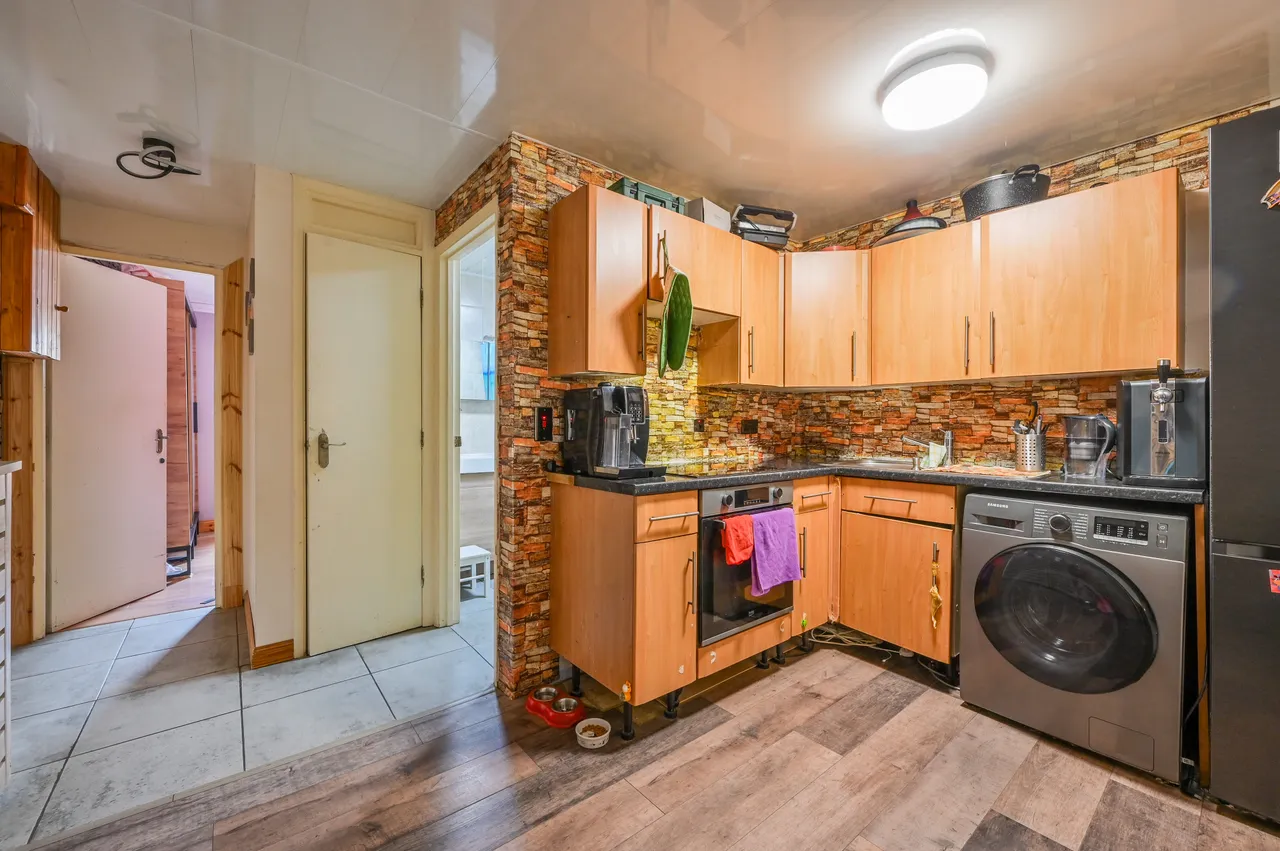 215 Tollgate Road, London, photo 3