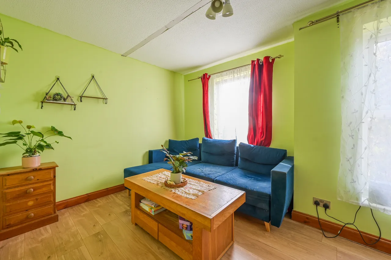215 Tollgate Road, London, photo 2
