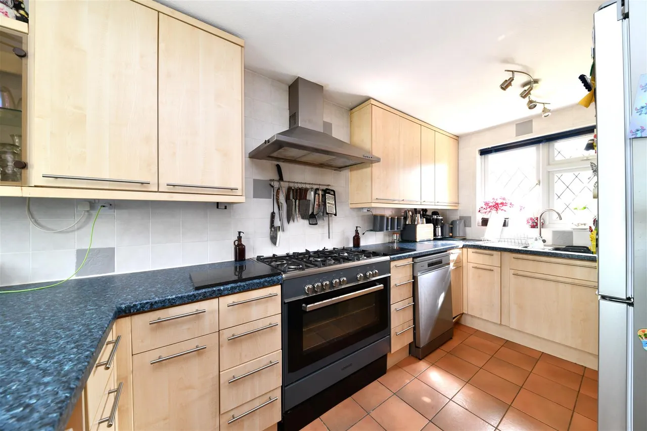 Ascot Crescent, Stevenage, Herts, SG1 5ST, photo 3