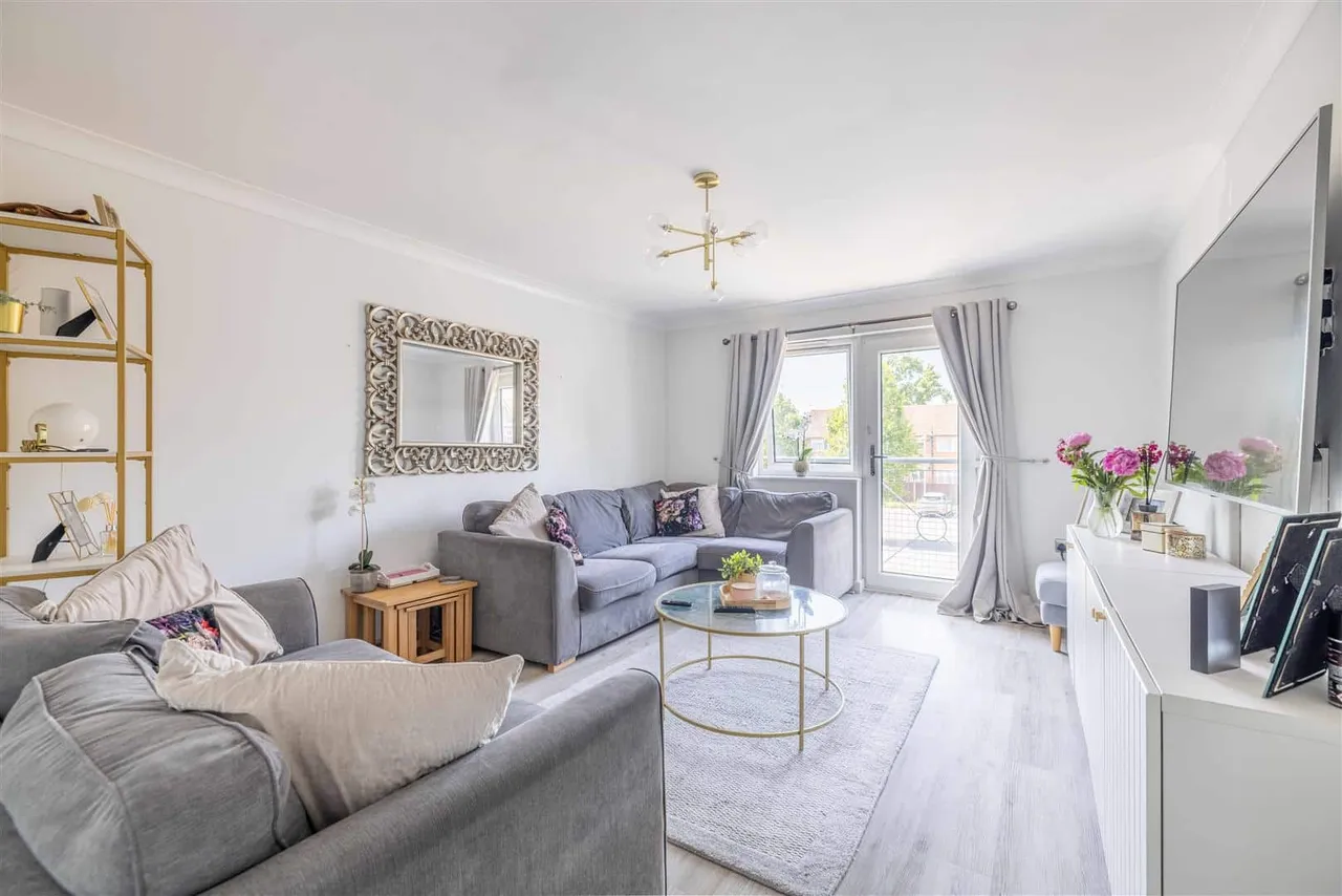 Spitfire Close, Slough, SL3 8GY, photo 2
