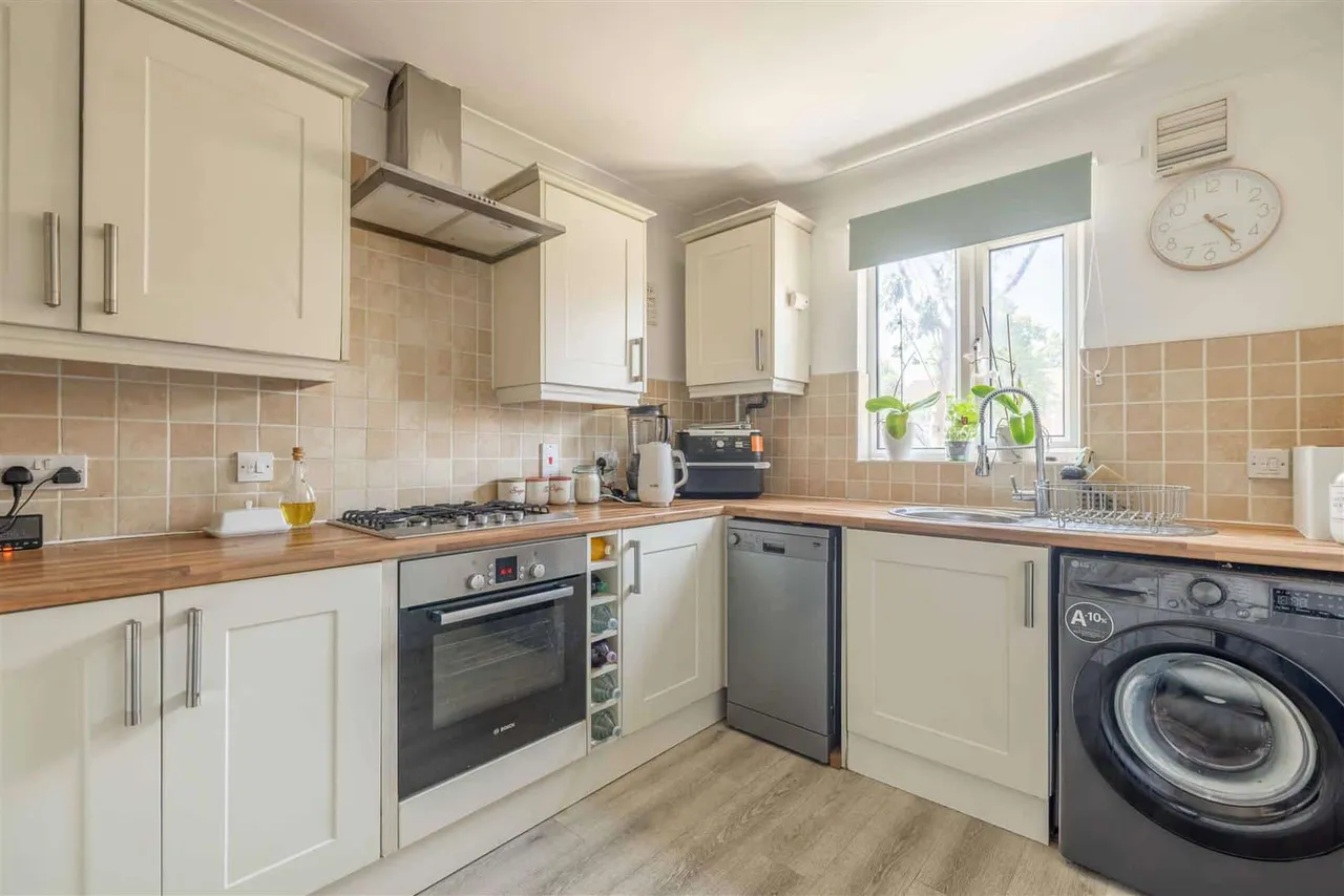 Spitfire Close, Slough, SL3 8GY, photo 6