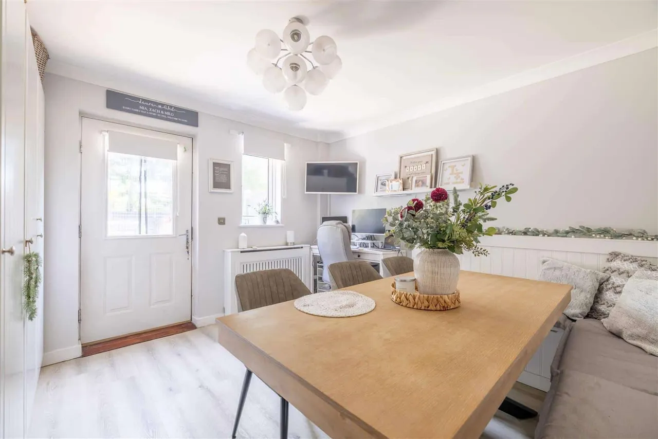 Spitfire Close, Slough, SL3 8GY, photo 4