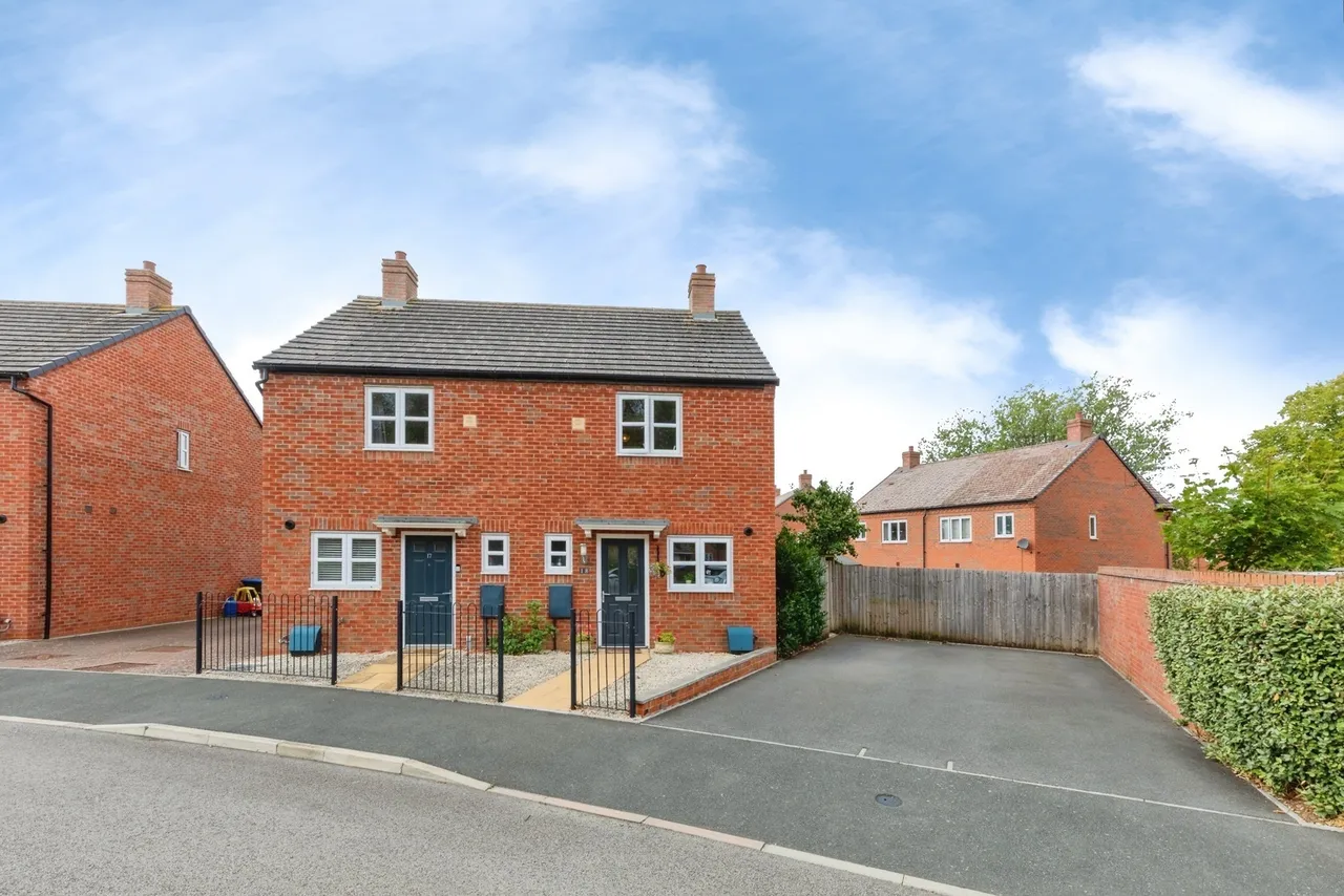 2 bed house for sale, Gundulf Road, Meon Vale, CV37