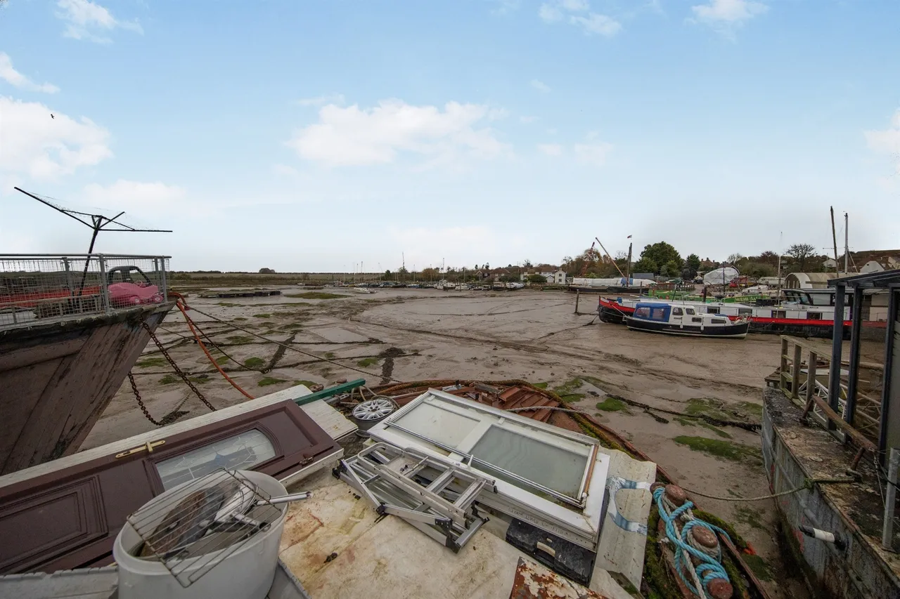 2 bed house for sale — Maran Houseboat, St. Osyth, Clacton-On-Sea