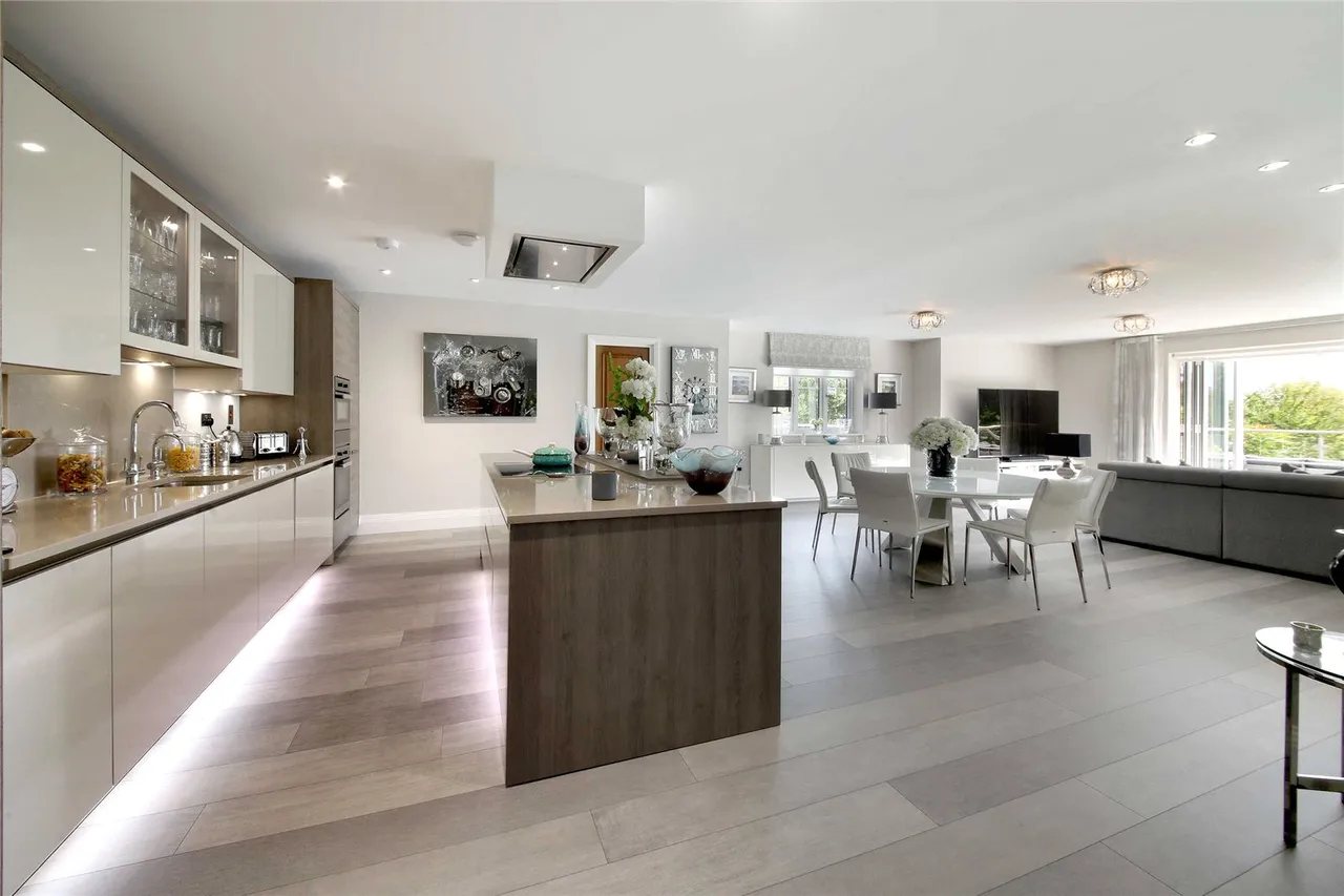4 bed flat for sale, Penn Road, Beaconsfield, HP9