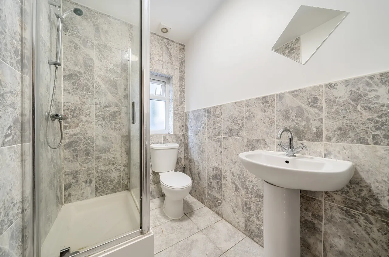 Upper Tooting Road, SW17, photo 2