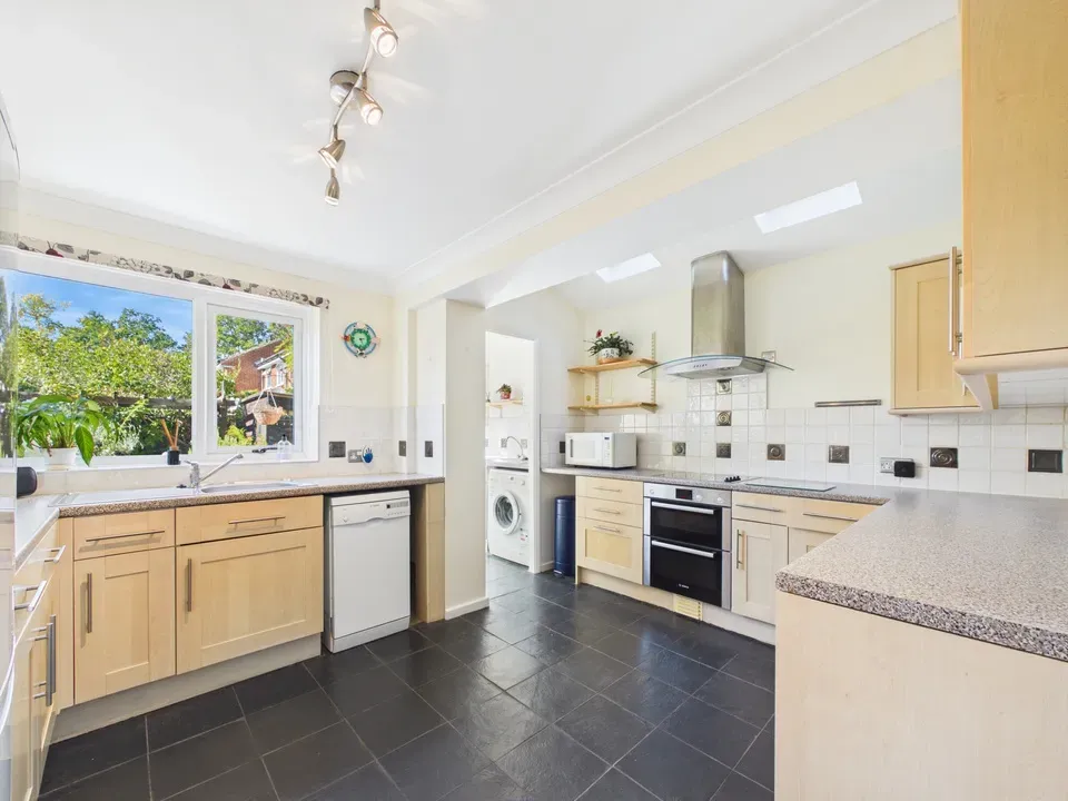 Beech Road, Horsham, photo 4