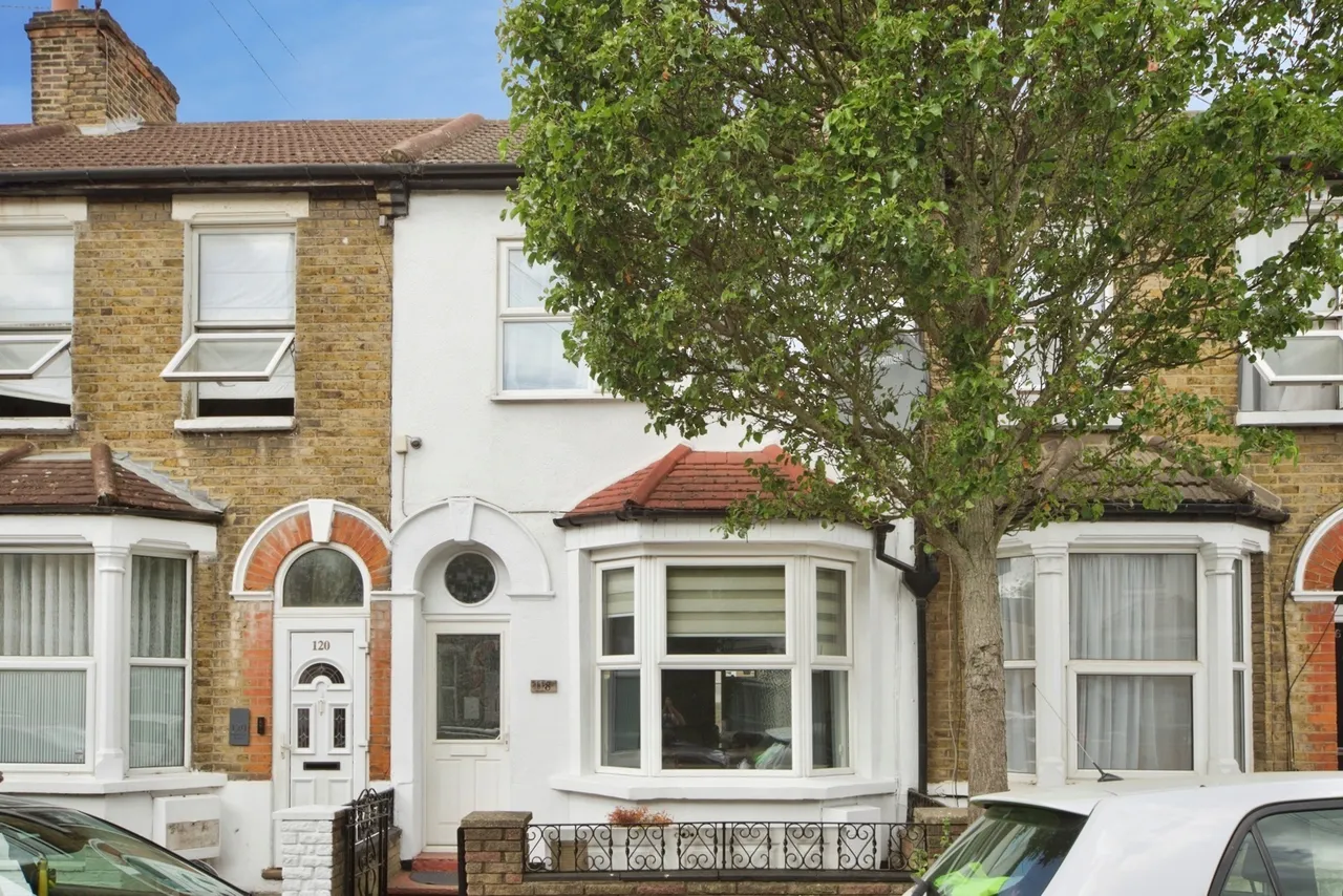 3 bed house for sale — Kimberley Road, London, N18