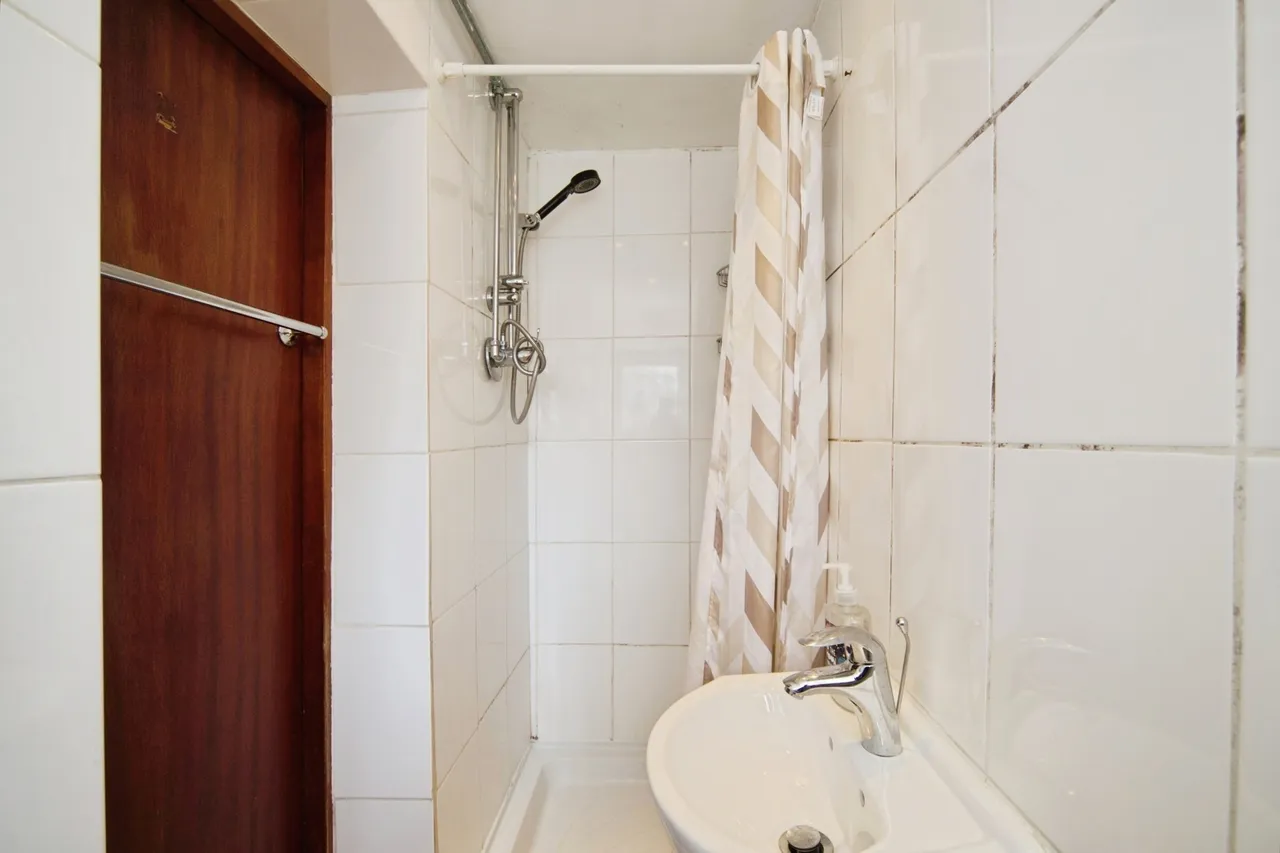 Kimberley Road, London, N18, photo 12
